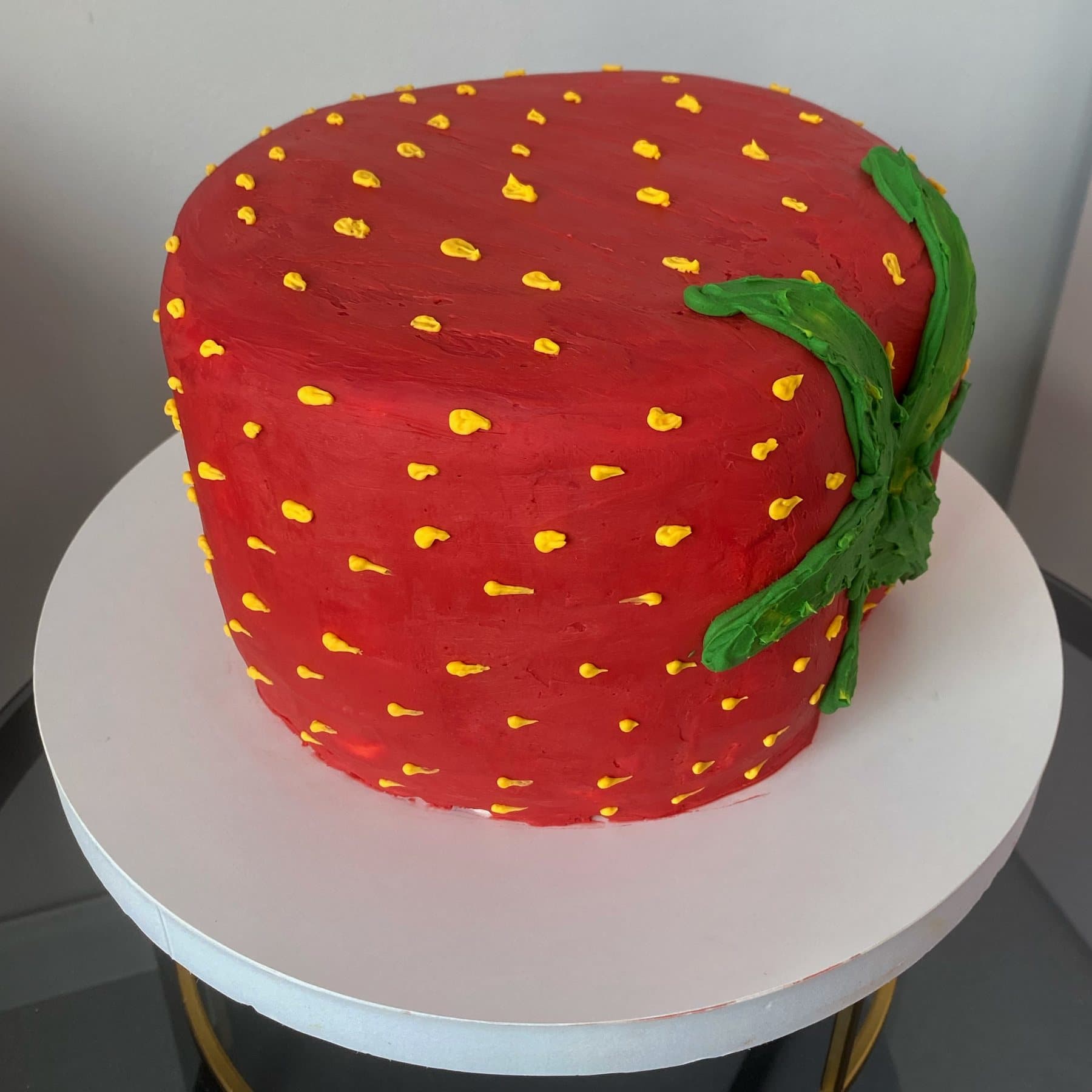 Tort w kształcie truskawki